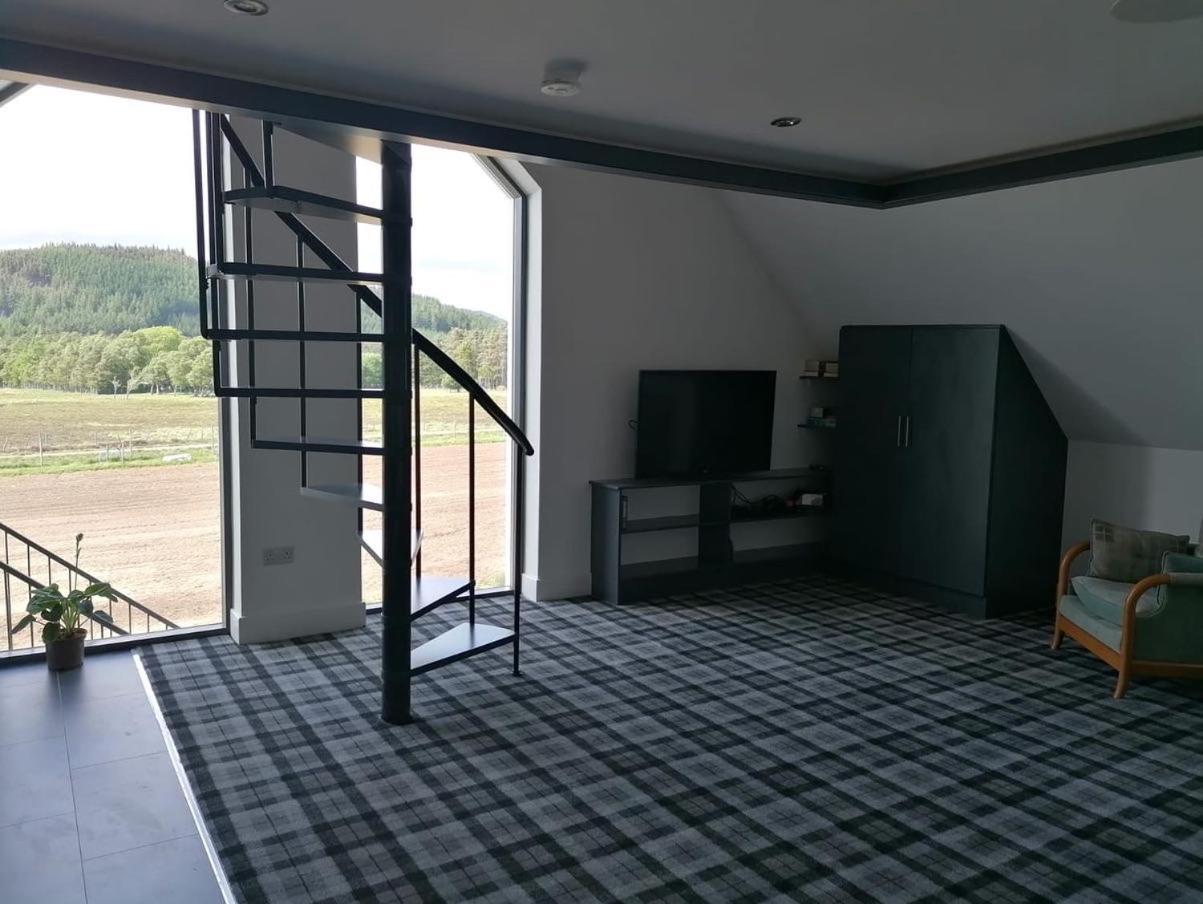 Rest At Last - Highland Apartment With Private Hot Tub Whitebridge  Bagian luar foto