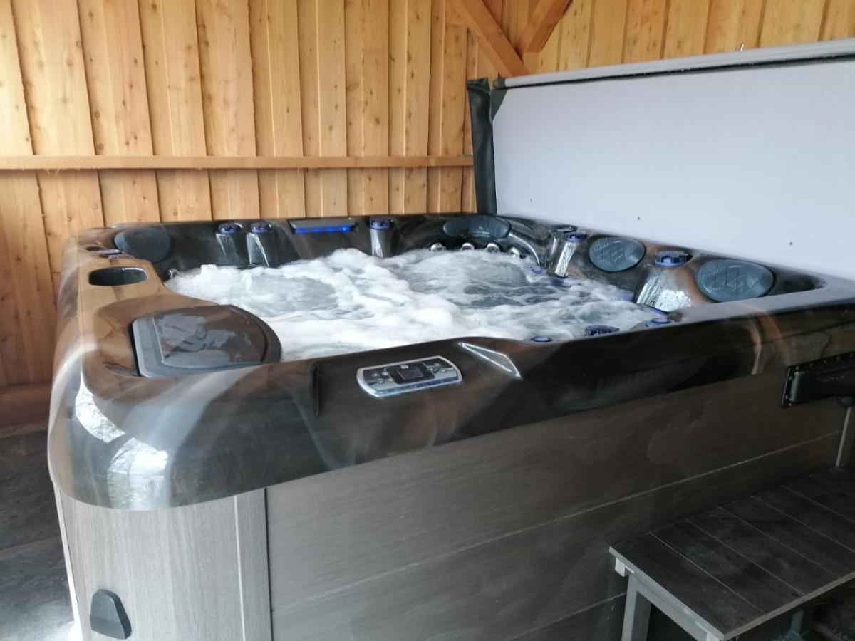 Rest At Last - Highland Apartment With Private Hot Tub Whitebridge  Bagian luar foto