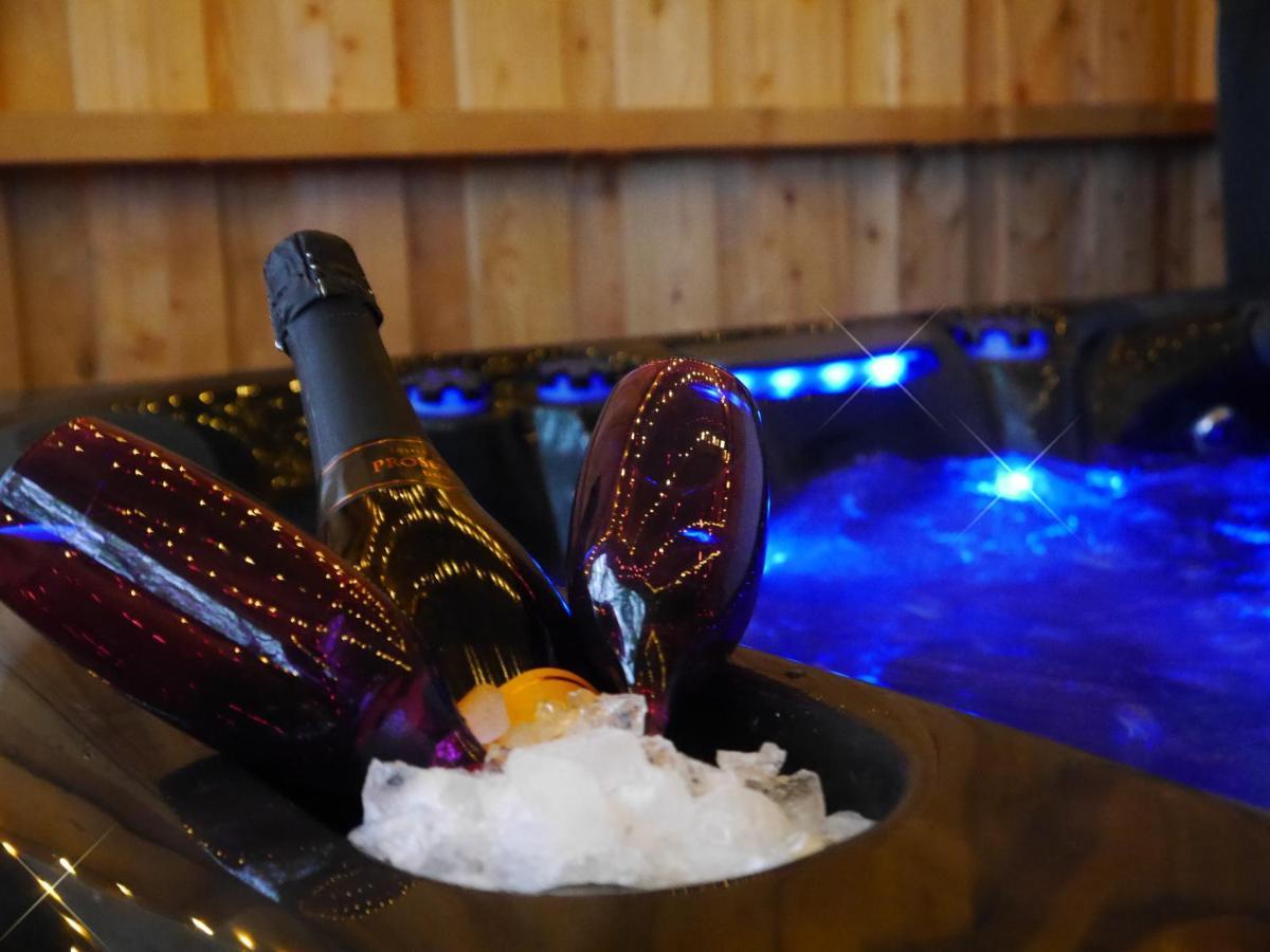 Rest At Last - Highland Apartment With Private Hot Tub Whitebridge  Bagian luar foto